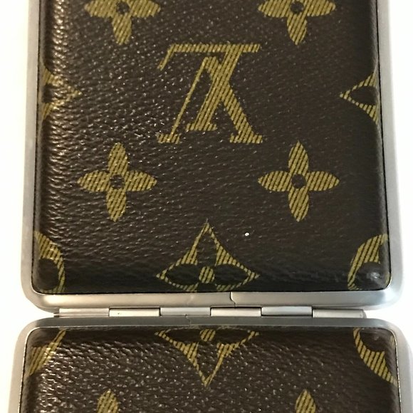 Louis Vuitton Rare Vintage Cigarette Case/ Perfect Hand Size Accessory - Unisex - Picture 15 of 15